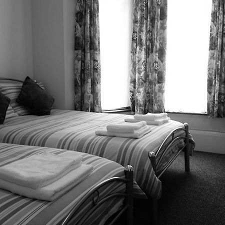 The Northbrook Hotel อิลฟอร์ด ภายนอก รูปภาพ